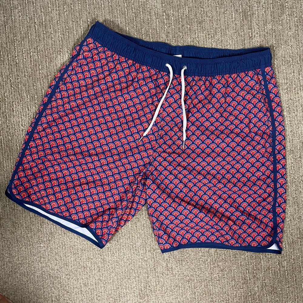Fair Harbor Swim Trunks Mens XXL Red Navy Blue Geometric Fan Print
